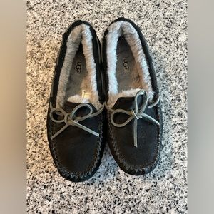 Ugg Dakota Slipper - Black - Size 8.5 womens / 7 mens